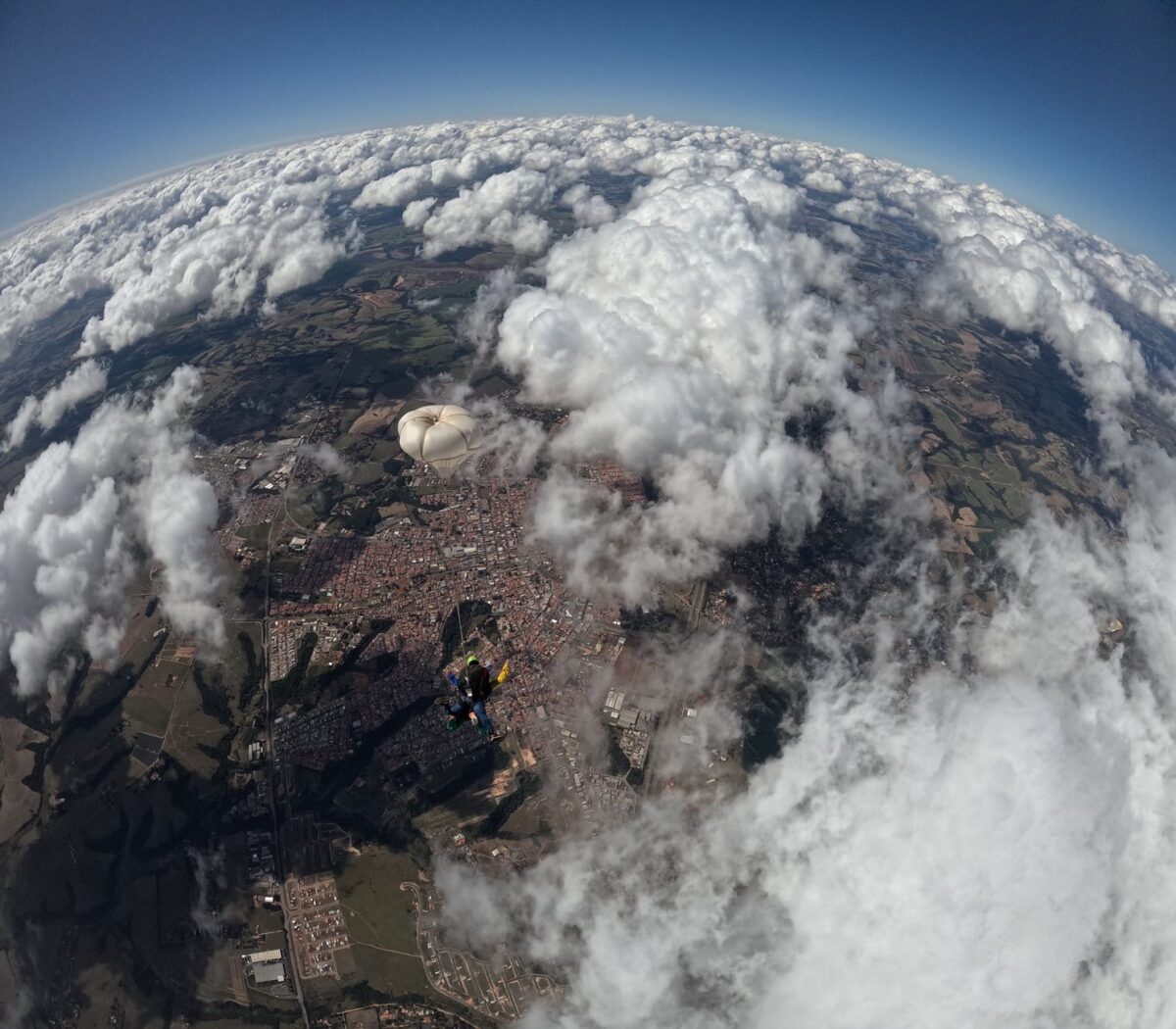 Mondiaux de vol relatif à Eloy : les équipes de France de VR4 en tête avant les dernières manches